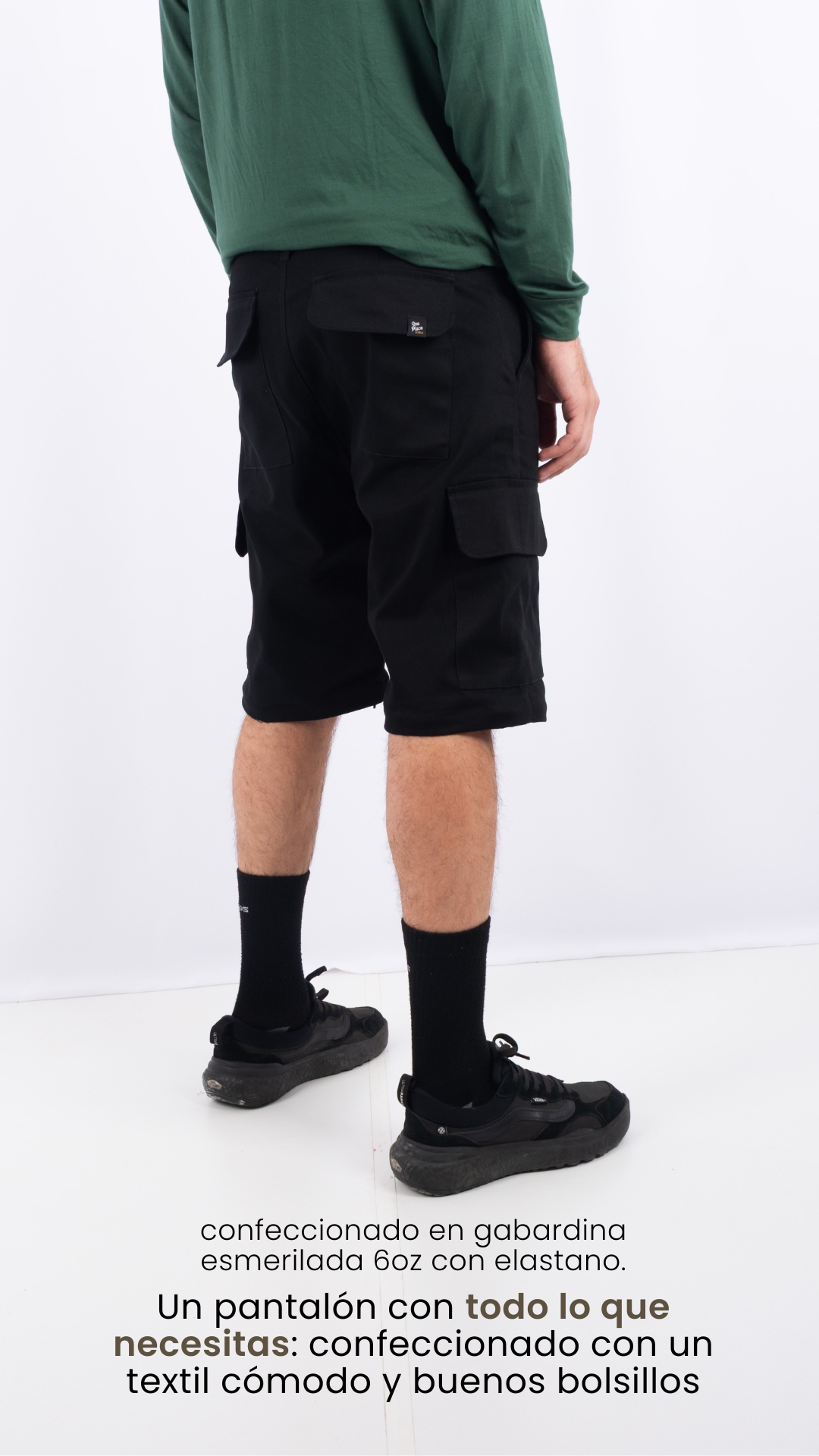 confeccionado en gabardina esmerilada 6oz con elastano. Un pantalón con todo lo que necesitas: confeccionado con un textil cómodo y buenos bolsillos
